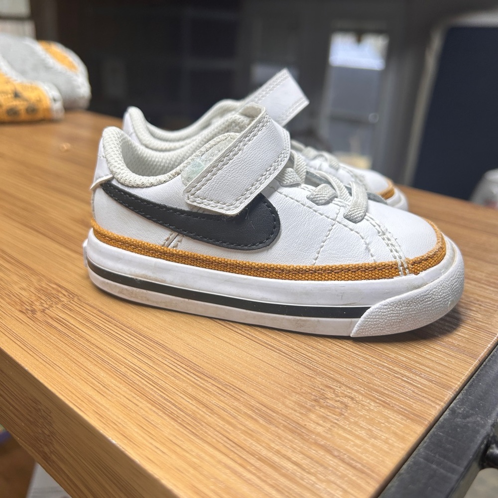 Toddler Nike 5.5 sneakers